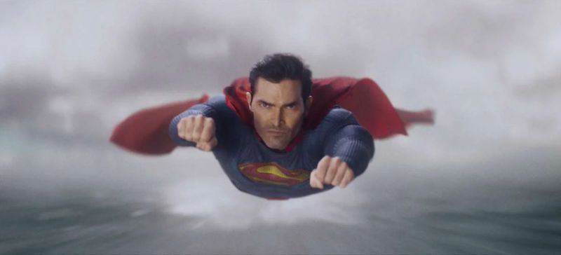 Superman & Lois - zdjęcia z pilotowego odcinka. Superman daje pokaz siły