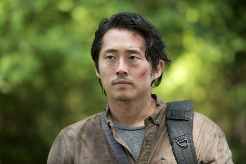 7. Glenn Rhee (Steven Yeun) – jedna z najbardziej lubianych postaci w The Walking Dead. Człowiek o szlachetnym sercu i pełen pozytywnej energii. Zakochany w Maggie. Jego śmierć z ręki Negana jest jednym z najbardziej pamiętnych i szokujących momentów serialu. Jego strata jest wciąż odczuwalna. 