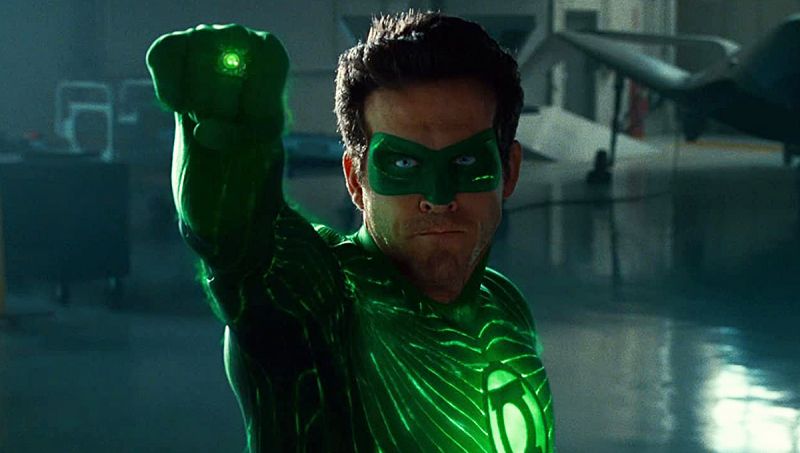 Green Lantern - Ryan Reynolds po raz pierwszy obejrzał film. Odwagi dodał sobie ginem