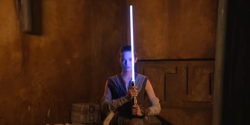 "Prawdziwy" miecz świetlny Disneya nie trafi w ręce gości Star Wars: Galactic Starcruiser