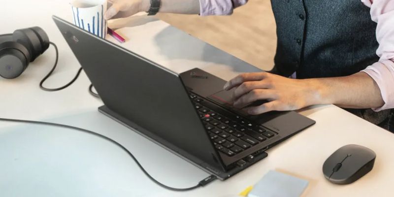 Lenovo zaprezentowało "bezprzewodową" ładowarkę do laptopa