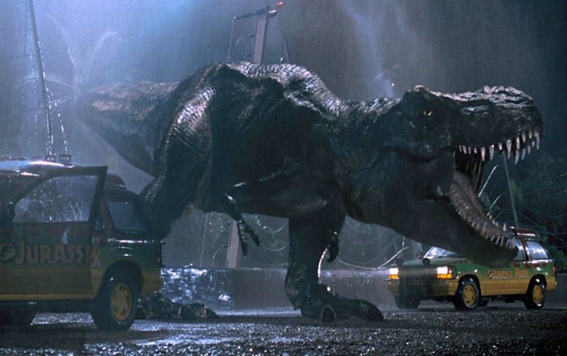 Jurassic World: Dominion - wyciekł fragment klipu. T-Rex sieje grozę w kinie!