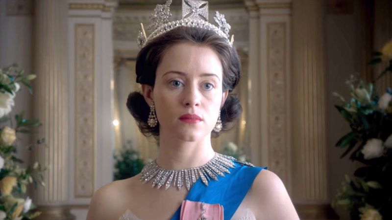 The Crown - pierwsze zdjęcie Imeldy Staunton. Jak prezentuje się jako Królowa Elżbieta II?