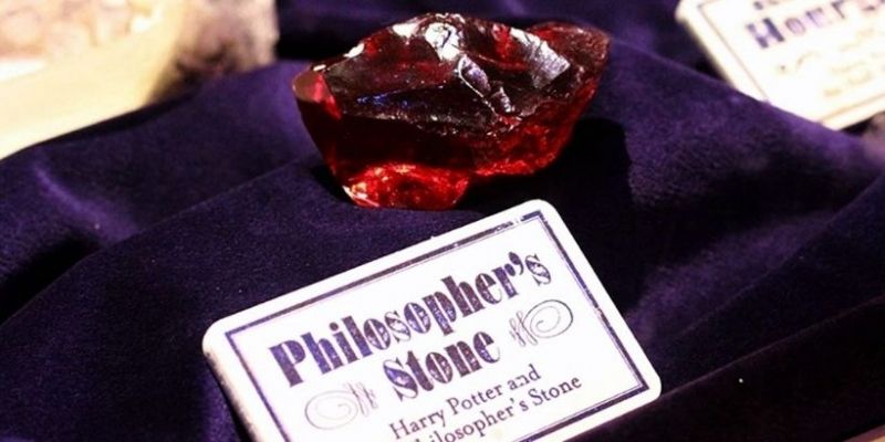Harry Potter i Kamień Filozoficzny: angielski uniwersytet wydał ostrzeżenie przed lekturą książki