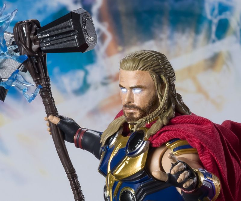 Thor: miłość i grom - zabawka pokazuje kostium herosa. Jest złoto-niebieski!