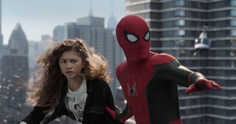 Spider-Man: Bez drogi do domu (2021): 11 lat po rozpoczęciu swojej kariery aktorskiej Zendaya zagrała główną rolę w jednym z najbardziej kasowych filmów w historii kina. Jej Michelle odgrywa kluczową rolę w tej historii. Pomaga Peterowi i jest jedną z niewielu osób, które wspierają go, gdy młody bohater staje w obliczu trudnych chwil. MJ wykazuje w filmie wyjątkową determinację i odwagę, a udział Zendayi sprawia, że bohaterka ma wyjątkową klasę i urok.