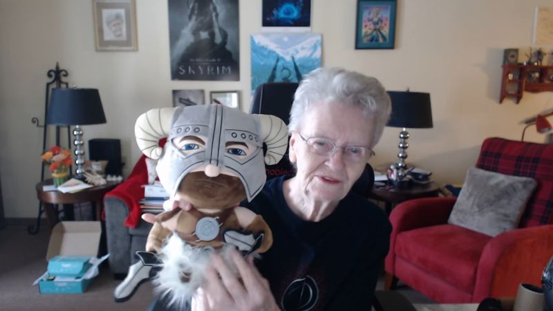 "Skyrimowa babcia" otrzymała prezent od Bethesdy. Youtuberka pochwaliła się nim w sieci