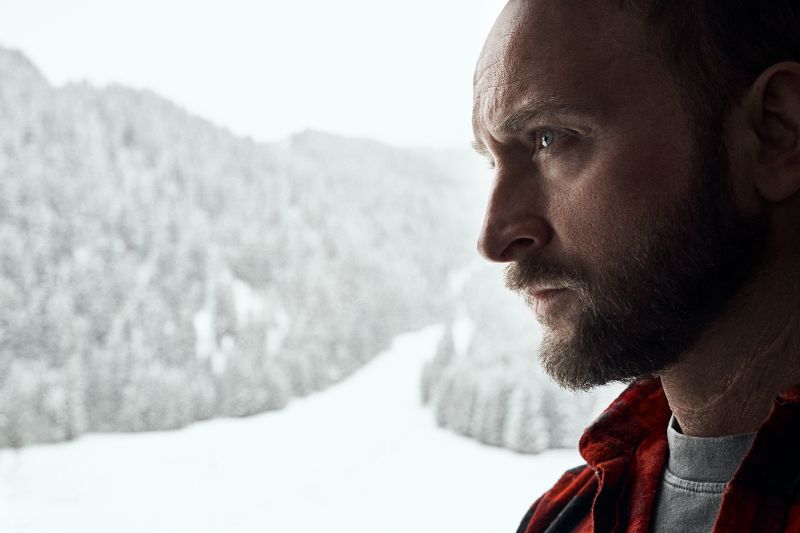 Detektyw Forst - Borys Szyc na pierwszym zdjęciu z serialu Netflixa na podstawie powieści Remigiusza Mroza