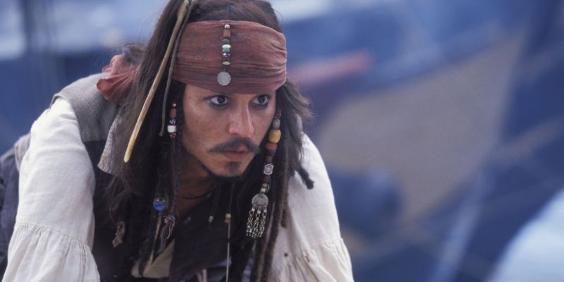 Jako pierwsza na artykuł Amber Heard zareagowała wytwórnia Disney, z którą Johnny Depp współpracował za sprawą serii Piraci z Karaibów. Niedługo po niekorzystnej zmianie wizerunku aktora w mediach, jej kierownik produkcji, Sean Bailey, ogłosił, że Johnny Depp nie pojawi się już na planie w roli swojego kultowego bohatera, kapitana Jacka Sparrowa. W 2018 roku udzielił wywiadu portalowi The Hollywood Reporter, w którym uzasadnił decyzję twórców Disneya w następujący sposób: „Chcemy wnieść nową energię i witalność. Uwielbiam te filmy, ale jednym ze sposobów, aby sprawić, żeby twórczość scenarzystów, czyli Paula i Rhetta, nadal była tak interesująca, jest danie jej kopa. To właśnie im zleciłem”.