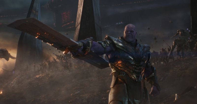 Avengers: Endgame - Thanos trzyma odciętą głowę Kapitana Ameryki. Przerażający szkic