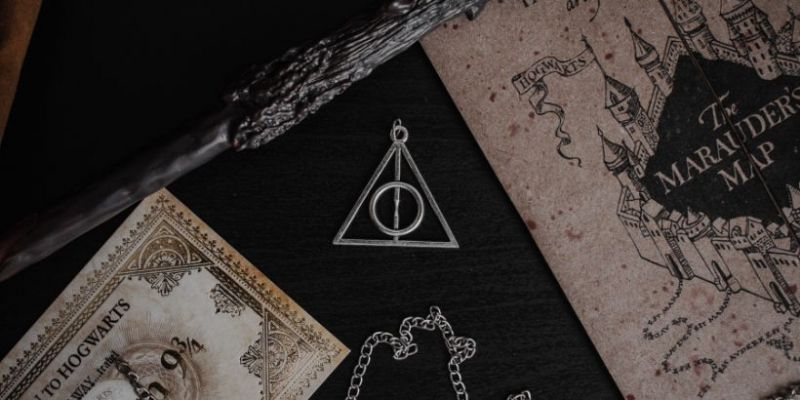 Harry Potter i kamień filozoficzny: kim jest tajemniczy czarodziej z oryginalnej wersji okładki książki? Znamy odpowiedź