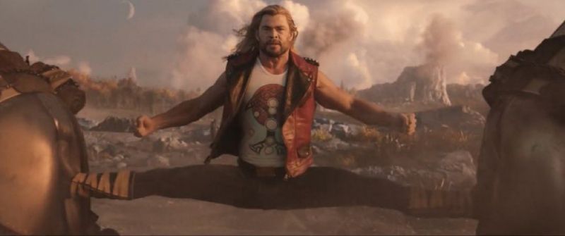 Thor: miłość i grom - nowy zwiastun to szalona jazda bez trzymanki. Thor robi szpagat jak Van Damme