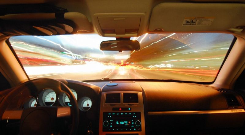 Test bezpieczeństwa samochodów: fizyczne przyciski pokonują nowoczesne ekrany dotykowe