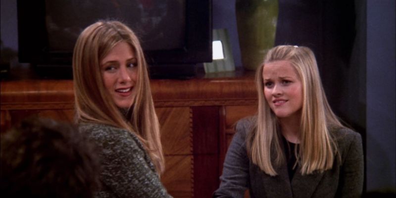 Przyjaciele: Jennifer Aniston i Reese Witherspoon odtworzyły znaną scenę z serialu [VIDEO]