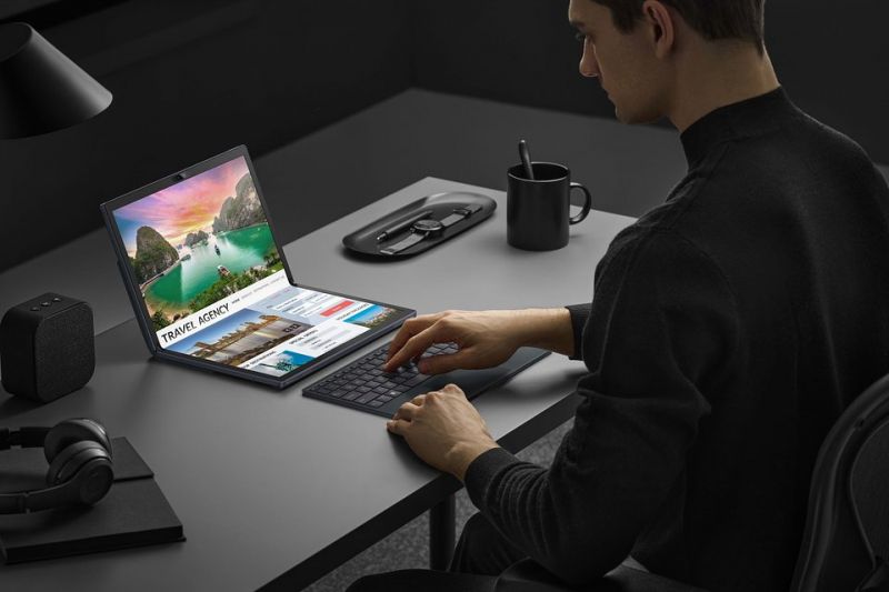 Asus prezentuje Zenbook 17 Fold OLED na targach IFA 2022