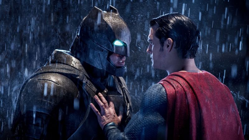 Liga Sprawiedliwości - Zack Snyder pokazał nowy plakat. Majestatyczna statua Supermana