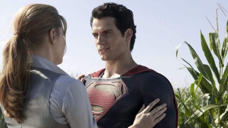 Henry Cavill powróci jako "radosny Superman" - są też plotki o Człowieku ze stali 2 i wsparcie Zacka Snydera