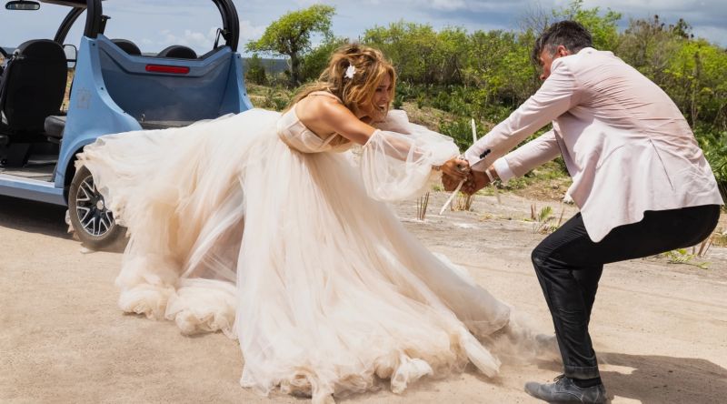 Wystrzałowe wesele - zwiastun zaczyna się jak komedia romantyczna. W 56 sekundzie trailera twist zmienia wszystko