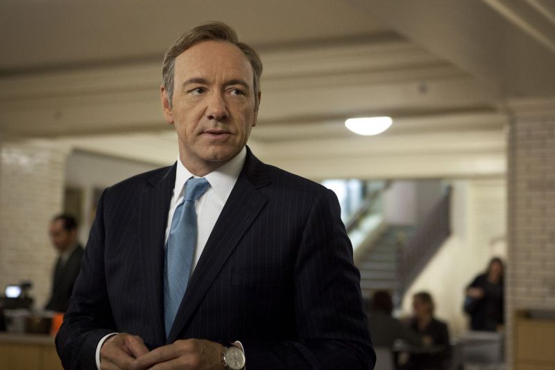 Kevin Spacey (House of Cards) - grał Franka Underwooda, który umarł po otruciu. Postać została uśmiercona, ponieważ aktor został wyrzucony z serialu w związku z oskarżeniami o molestowanie seksualne.