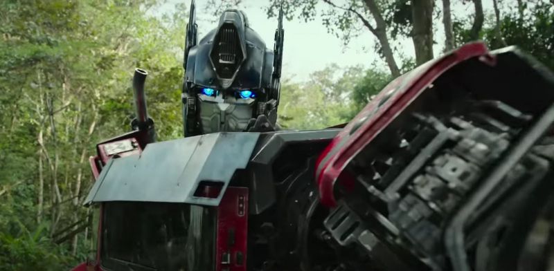 Transformers: Przebudzenie bestii - kategoria wiekowa bez zaskoczeń. Będzie dużo intensywnej akcji i przemocy