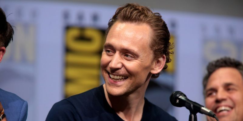 Tom Hiddleston urodził się w Westminster w Londynie. 