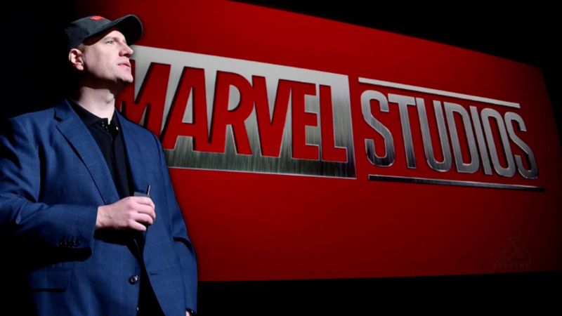 Rola Kevina Feige – choć szef Marvel Studios w dalszym ciągu uznawany jest za gwaranta sukcesu, nie jest wykluczone, że liczba projektów, nad którymi sprawowuje pieczę, mogła go po prostu przerosnąć. Pewnym tropem na tym polu jest kampania promocyjna Doktora Strange’a 2, którą Feige podsumowywał jako „zbyt spoilerową”, bądź wstrzymanie procesu produkcji filmu Blade; prezes filmowego Domu Pomysłów z powodu „napiętego grafiku” nie zainterweniował w czasie kłótni o kształt scenariusza i podczas odejścia poprzedniego reżysera, o czym donosił Hollywood Reporter. 