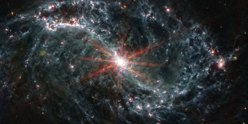 Teleskop Webba - zdjęcie galaktyki NGC 7496