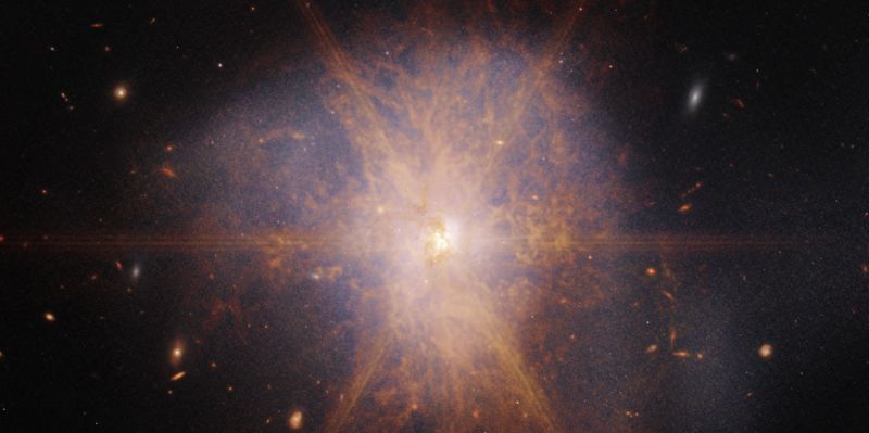 Teleskop Webba - Arp 220