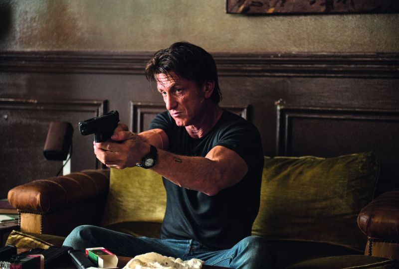  Sean Penn – aktor kojarzony przede wszystkim z dramatycznych ról postanowił spróbować swoich sił w filmie akcji pt. Gunman: Odkupienie (2015). Film okazał się kiepski, ale Penn otrzymał sporo pochwał. 