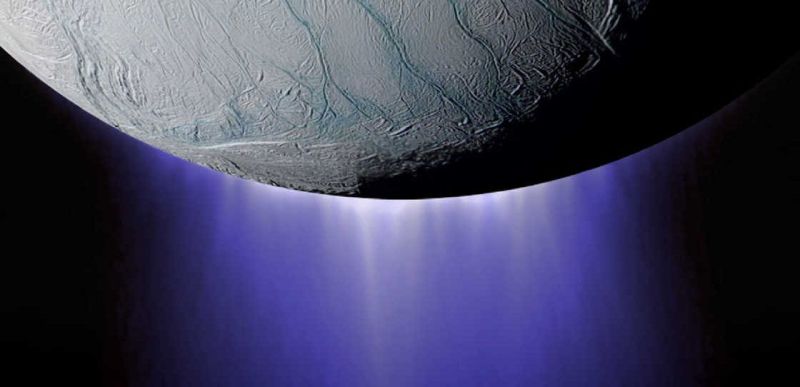 Teleskop Webba - najnowsze zdjęcia. Gigantyczny gejzer pary wodnej na Enceladusie - 20 razy większy niż sam księżyc Saturna!