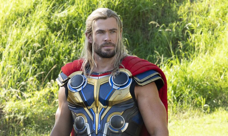 Co Chris Hemsworth myśli o Thorze 4? Ośmiolatkowie, filmowcy i fani mają już dość Marvela
