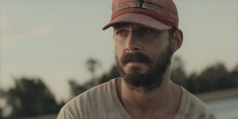 Shia LaBeouf – zasłynął jako dziecięca gwiazda i dobrze zapowiadający się młody aktor. Choć miał zatargi z prawem, pozostawał w świetle fleszy. Wszystko zmieniło się po oskarżeniach byłej partnerki. FKA twigs pozwała artystę o napaść na tle seksualnym, pobicie i spowodowanie cierpienia emocjonalnego. Twierdziła również, że świadomie zaraził ją chorobą weneryczną. Byłe dziewczyny aktora po oświadczeniu FKA twigs opowiedziały o podobnych zdarzeniach. LaBeouf początkowo zaprzeczał doniesieniom, ale w 2022 roku przyznał: „Skrzywdziłem tę kobietę. A robiąc to, skrzywdziłem sporo ludzi i wiele innych osób przed tą kobietą”. Po tych wydarzeniach jego kariera mocno zwolniła.