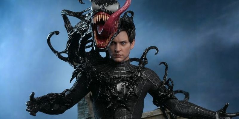Tobey Maguire zachwyca w czarnym kostiumie Venoma - tak realistycznej figurki jeszcze nie widzieliście!