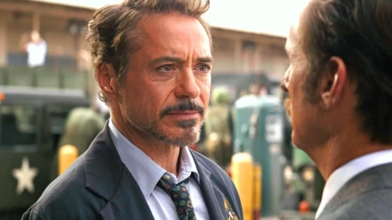 Tony Stark w końcu ma możliwość pożegnania swojego ojca – przypomnijmy, że w podstawowej linii czasu Howard Stark został zamordowany w 1991 roku. 
