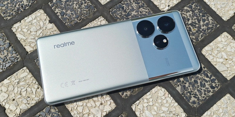 realme GT 6