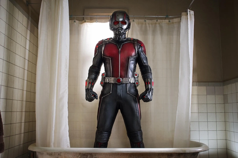 Ant-Man – używa cząsteczek Pyma, by zmniejszać i powiększać swój rozmiar, zachowując nadludzką siłę.