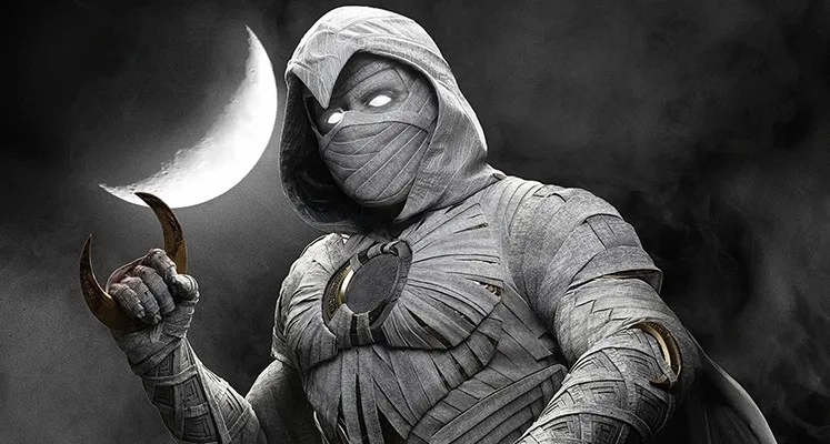 Moon Knight – były najemnik, obdarzony nadludzką siłą i zdolnościami przez boga Khonshu, chociaż jego moce bywają niestabilne.