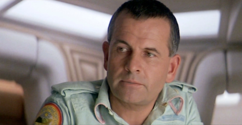 Ian Holm jako Rook, kolejny wytwór korporacji Weyland-Yutani w Obcy: Romulus