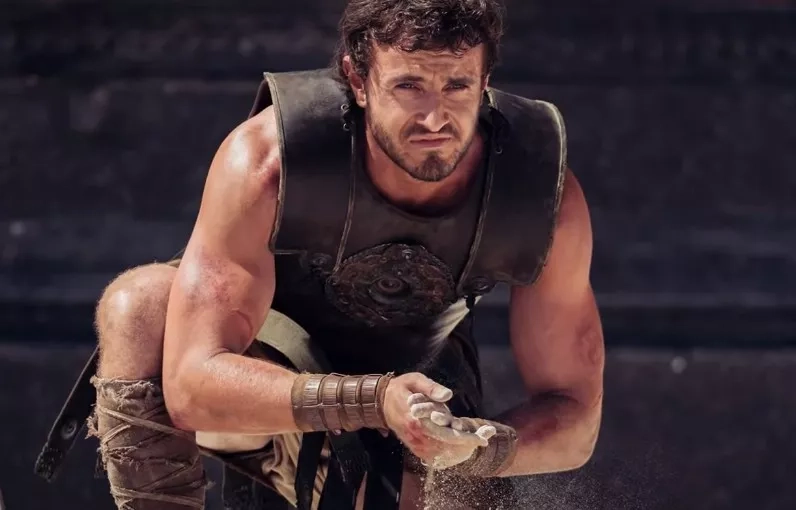 G jak „Gladiator 2”. Nawet jeśli w tym Rzymie jest mnóstwo chaosu i fatalnego CGI, to ciągle w nim tkwi monumentalne marzenie o Rzymie – jest też wielki Denzel Washington. Czas pokaże, czy decyzja o powstaniu drugiej części była słuszna. Gorzej tylko, że Ridley Scott już pracuje nad trzecią odsłoną cyklu.