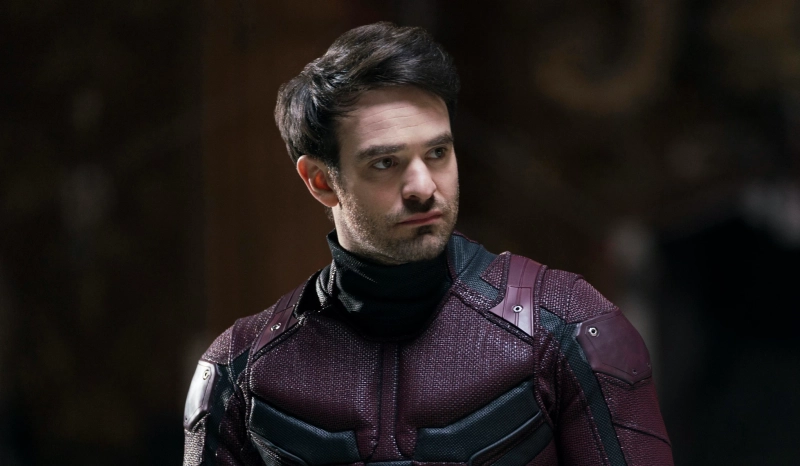 Charlie Cox jako Daredevil - znana sieć siłowni zamieściła na Instagramie zdjęcie, na którym pokazano trenującego 