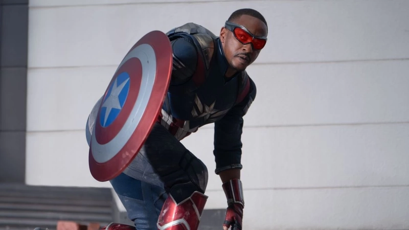 Anthony Mackie jako Sam Wilson - aktor w rozmowie z magazynem Empire wprost przyznał, że będzie w filmie