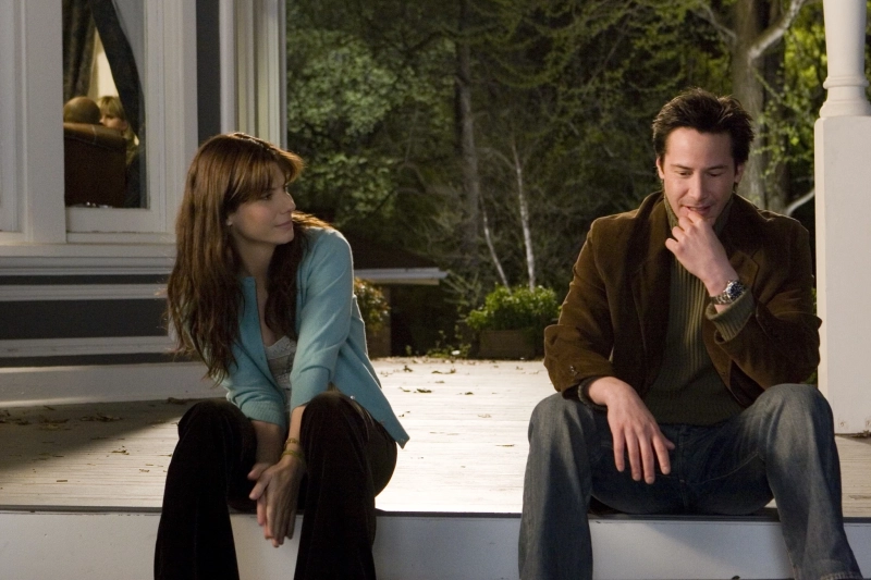 Dom nad jeziorem - kadr z filmu. Sandra Bullock i Keanu Reeves