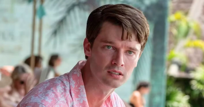 Patrick Schwarzenegger jako Saxon w serialu Biały Lotos