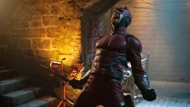 Daredevil (Daredevil: Odrodzenie) - stracił swoich najbliższych przyjaciół, co pogłębiło jego izolację. Jednocześnie przygotowuje się do nowej wojny z Kingpinem.