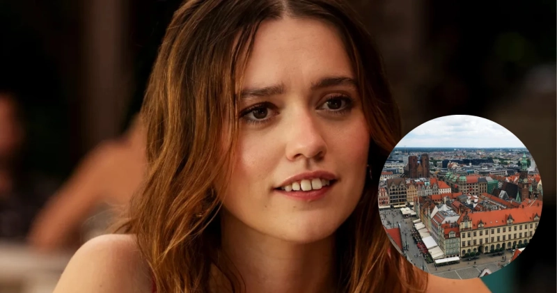 Aimee Lou Wood w serialu Biały Lotos i zdjęcie rynku we Wrocławiu