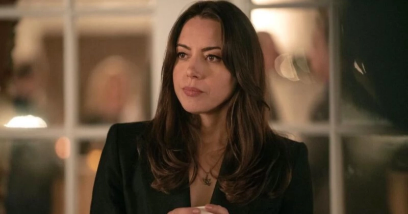 Aubrey Plaza na materiale prmującym produkcję