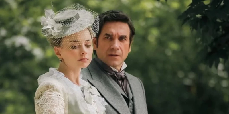 Zdjęcie z filmu Lalka. Od lewej: Kamila Urzędowska jako Izabela Łęcka i Marcin Dorociński jako Stanisław Wokulski.