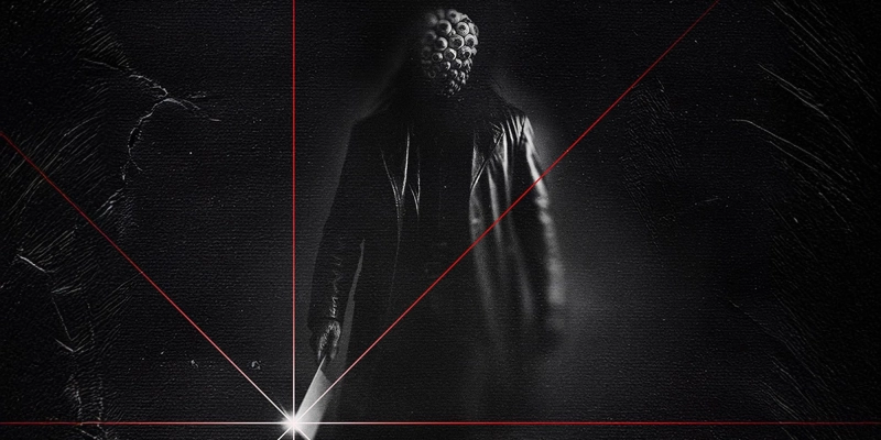 Plakat filmu Martwi przed świtem - fragment. Fikcyjny czarny charakter w sztucznej masce bohaterem polskiego horroru