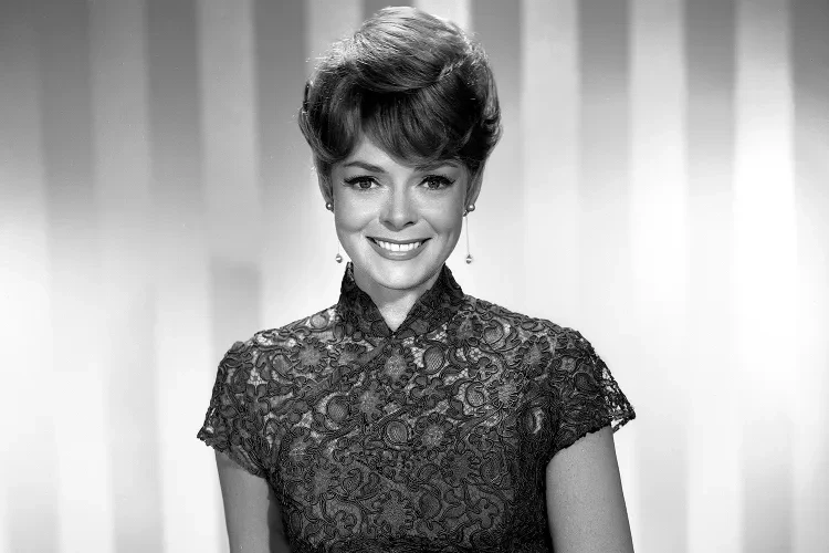 June Lockhart Zagubieni w kosmosie
