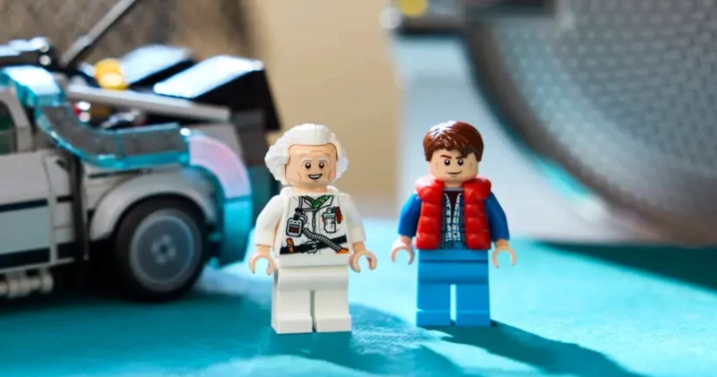 Zdjęcia promujące zestaw LEGO z serii Powrót do przyszłości
